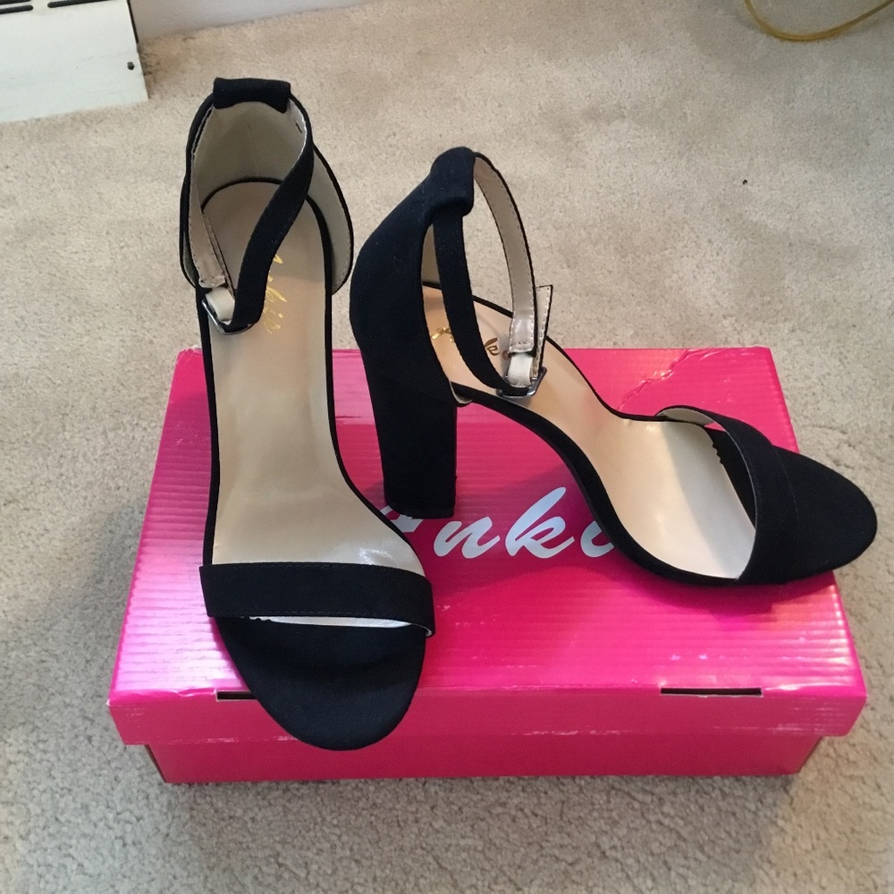 Brand new in box Ankis size7 ankle strap shoe